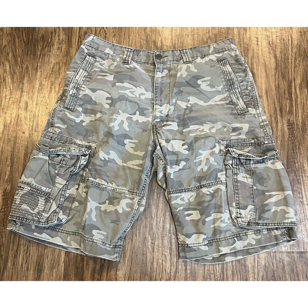 Levi's Cargo Shorts 34 Men Green Camo Pockets Zip Front Heavy Cotton EUC Faded